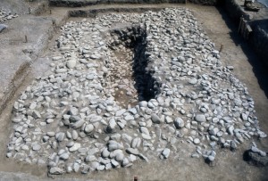 竪穴式石室状の礫槨