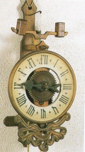 木製掛時計（当館所蔵）